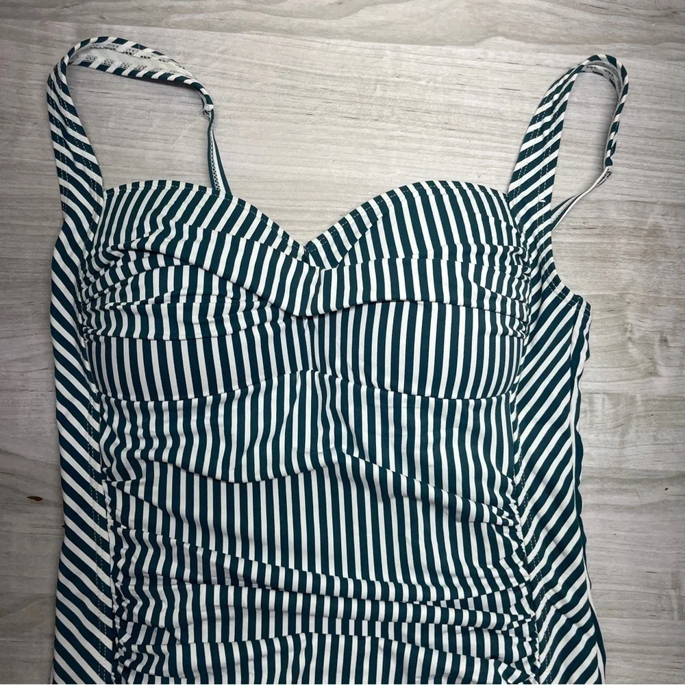 Nip Tuck Swim Stripped Multi Fit Cup One Piece Swimsuit Women’s Size 10